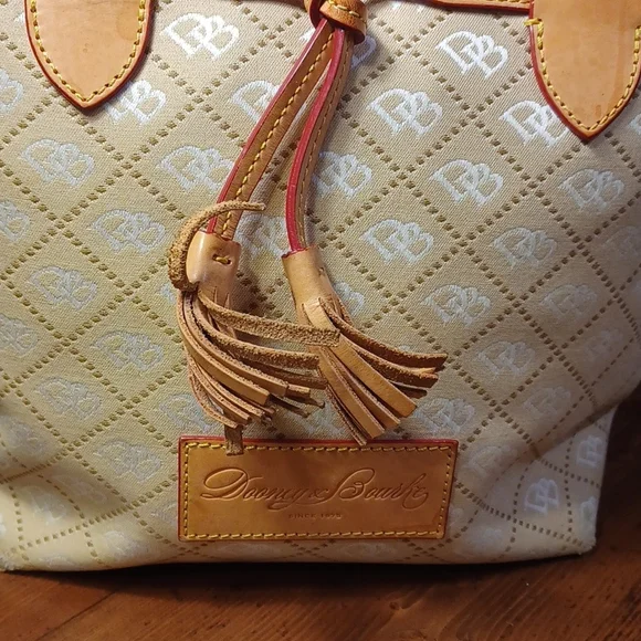 Dooney and Bourkesignaturetote